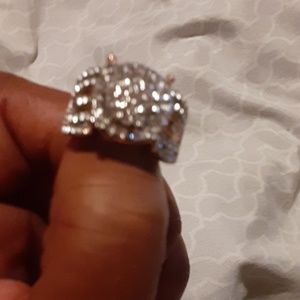 I'm selling 6 women hand rings
